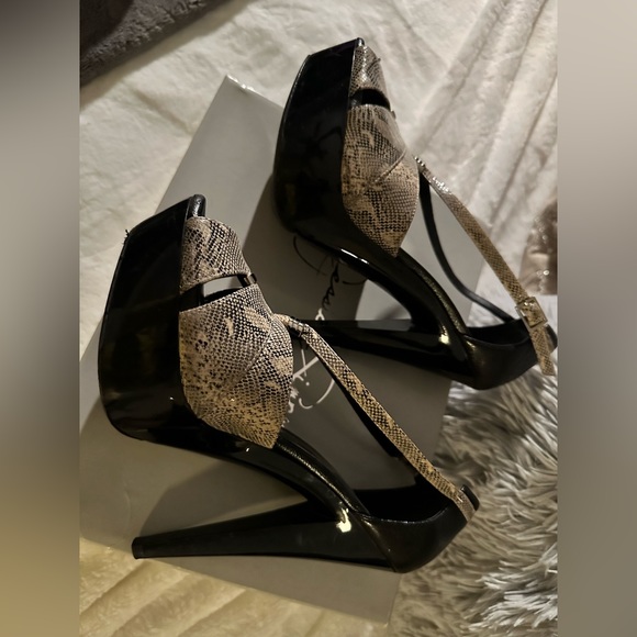 Jessica Simpson Gelio Ivory Leather Snakeskin & Black Platform Heels, 7M - Picture 8 of 10